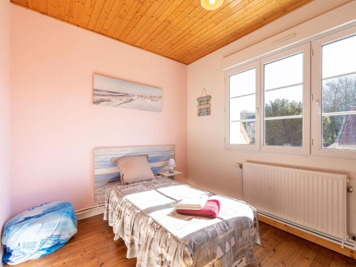 Holiday home Les Aub Pines In With Garden Wimille